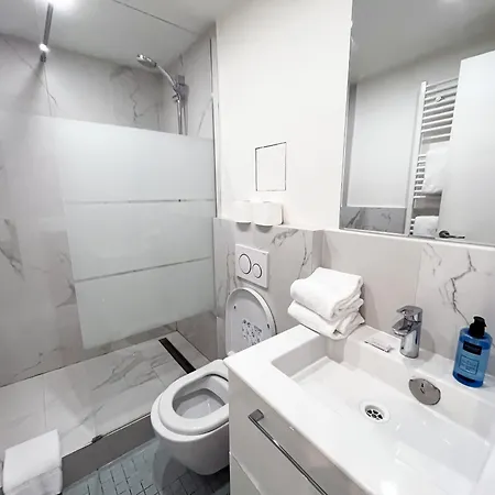 Urbanflat 86 - Charming 2 Bedrooms In Center Of Apartment