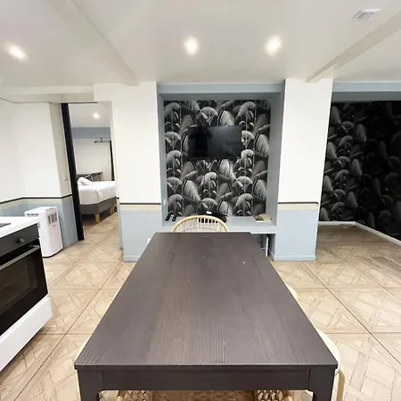 Urbanflat 86 - Charming 2 Bedrooms In Center Of Apartment *